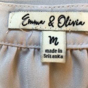 Emma & Olivia Tops - Emma & Olivia V-Neck Light Gray Top Emma & Olivia Tops - Emma & Olivia V-Neck Light Gray Top